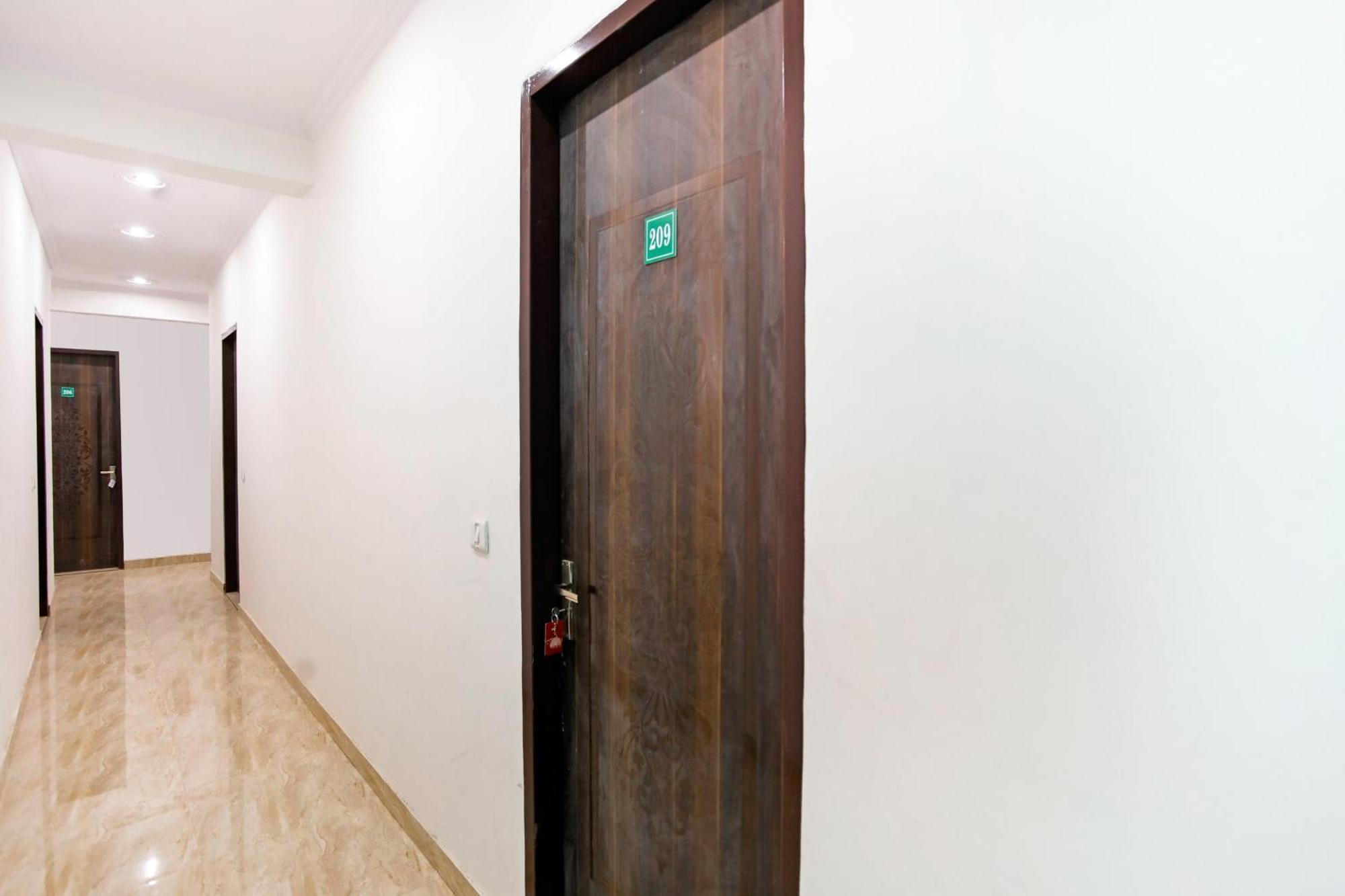 Hotel O Welcome Residency Гургаон Экстерьер фото