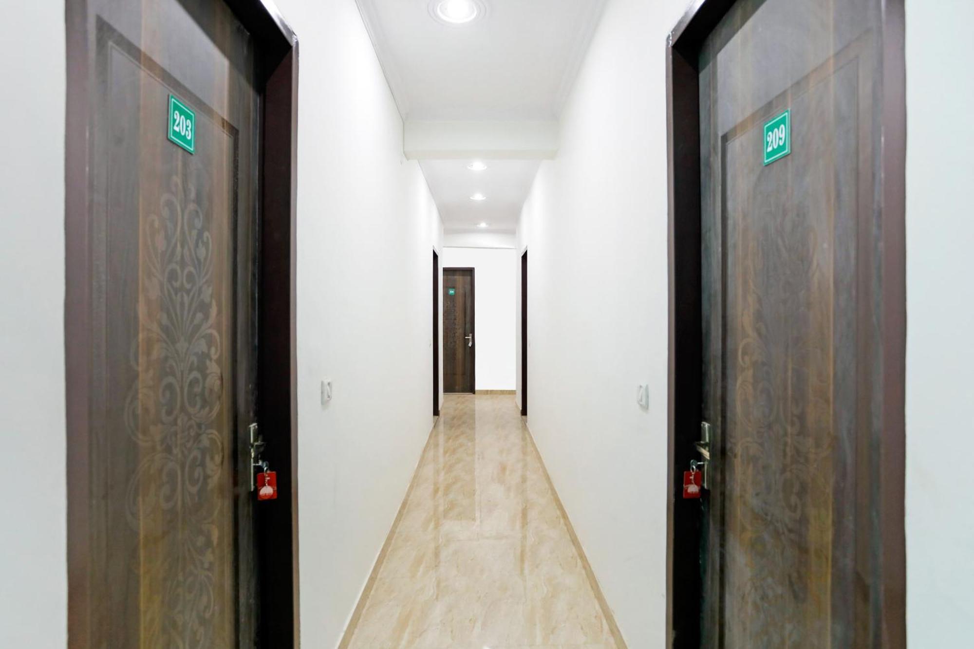 Hotel O Welcome Residency Гургаон Экстерьер фото